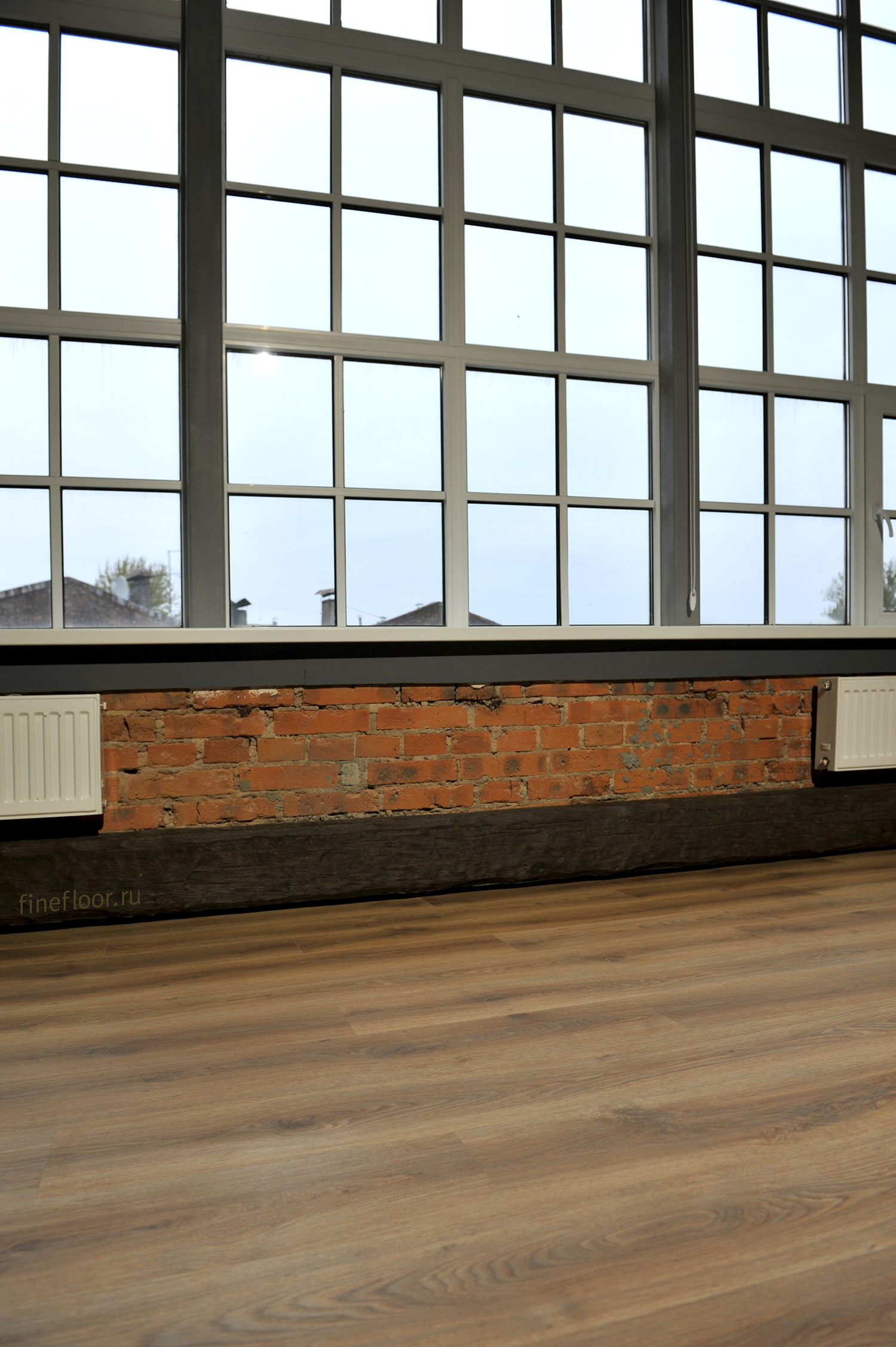 Виниловый пол FineFloor Дуб Милпорт FF-1236 замковый фото в интерьере